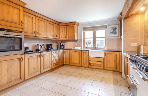Devils Bridge House | Tynrhyd Farmhouse - Five Bedroom House, Sleeps 11