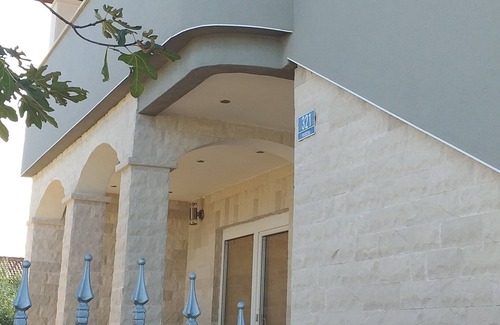 Pavicini Apartment | Udoban apartman sa pogledom na more u zelenoj Istri