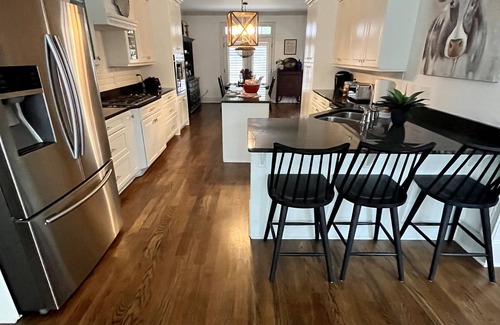 Athens House | UGA Game Weekend HomenSleeps 4