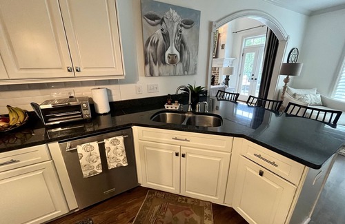 Athens House | UGA Game Weekend HomenSleeps 4