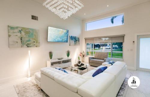 Ojus House | Uhost AI - Luxurious 5B Home w Pool & Lounge