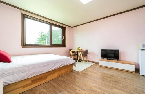 Uljin House | Uljin Dolbit Pension