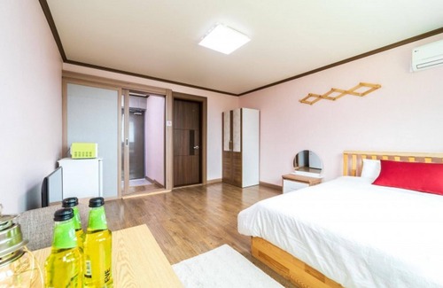 Uljin House | Uljin Dolbit Pension