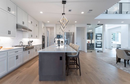 Jonestown House | Ultimate 10-Guest Lake House: Panoramic Views, Outdoor Living & Luxe Perks