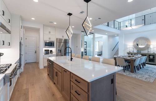 Jonestown House | Ultimate 10-Guest Lake House: Panoramic Views, Outdoor Living & Luxe Perks