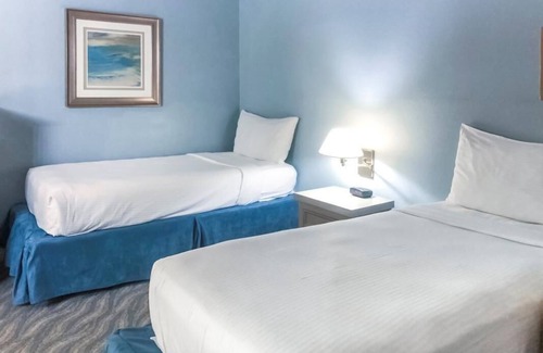 Capistrano Beach Resort | Ultimate Beach Getaway! 2 Modern Units, Pool, Parking, Steps to the Beach!