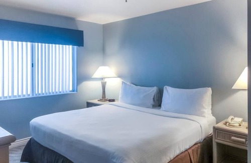 Capistrano Beach Resort | Ultimate Beach Getaway! 2 Modern Units, Pool, Parking, Steps to the Beach!