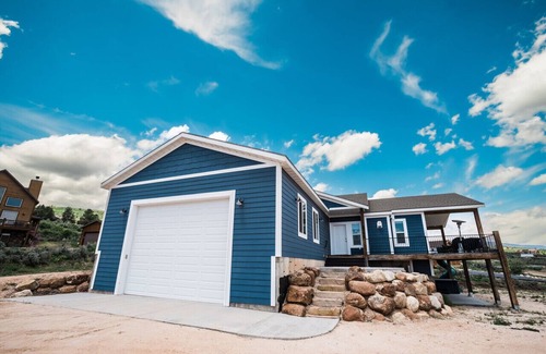 Sweetwater House | Ultimate Bear Lake Getaway! Large Deck w/Slide! Paddleboards & Kayaks!