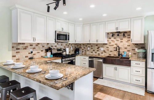 Ramona House | Ultimate Family Friendly Mountain Retreat- Gameroom, Hiking, Hot Tub, Wineries
