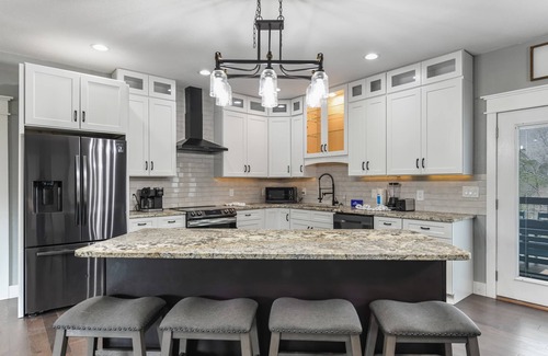 Boyds Creek House | Ultimate Heated Backyard Pool | Huge Game Room!