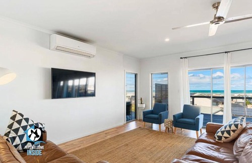 Middleton House | Ultimate in Middleton Coastal Style with Views Sleeps 10