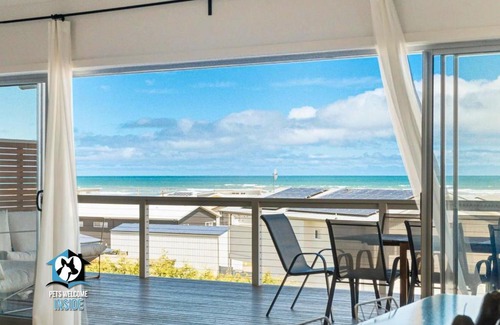 Middleton House | Ultimate in Middleton Coastal Style with Views Sleeps 10