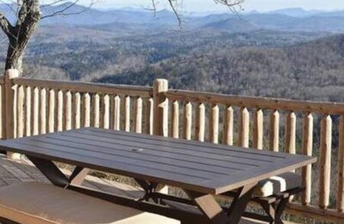 Helen House | Ultimate Log Cabin Experience with BREATHTAKING Views