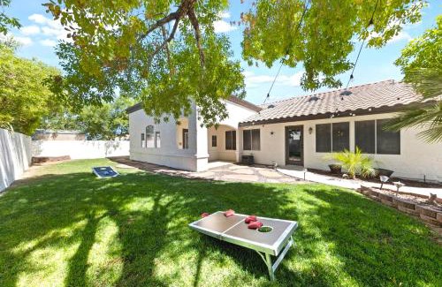 River Mountain House | Ultimate Vacation: A Luxurious Oasis with a Pool!