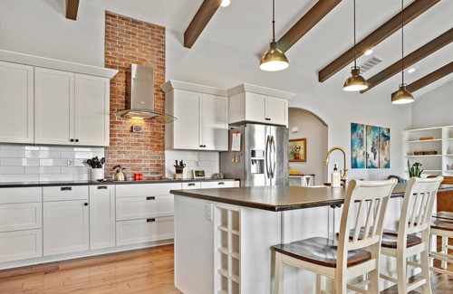 Southeast Boise House | Ultimate Vacay Home for Fam + Friends with Views! 4,000+ Sq Ft of Fun! 6 miles to Lucky Peak!