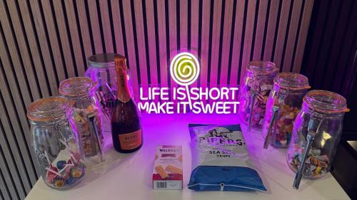 Leeds City Center Apartment | Ultra-Central Loft Penthouse Sky Sports & Movies