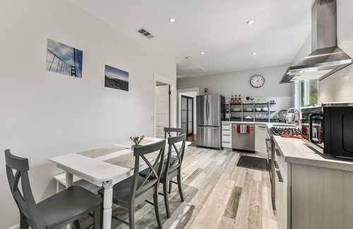 West End House | Ultra Comfy, Quiet, Bright, Private Perch in Central Marin!