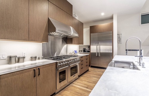 Lavista Park House | Ultra Modern Home With A Pool