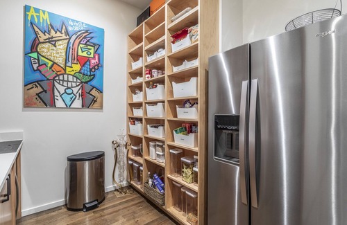 Lavista Park House | Ultra Modern Home With A Pool