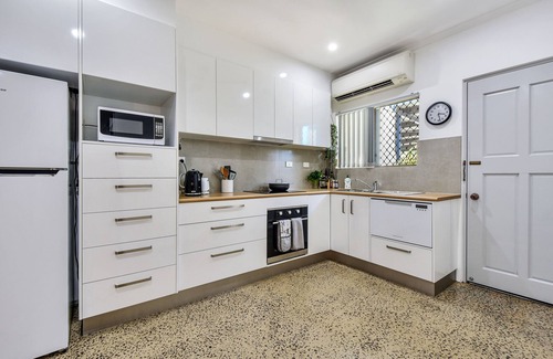 Karama Apartment | Ultra modern Unit with Pool