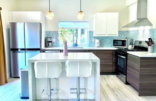 Vista Norte House | Ultra Private Pool, Spa, Fire Pit, with Mountain View. Iconic Postmodern Style!