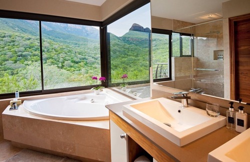 Hoedspruit House | umVangati House