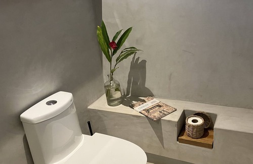 Chichen Itza - Valladolid House | Un jardin soigneusement jungle. Une piscine toujours fraîche. Ombres et lumière.