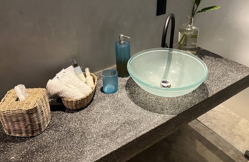 Chichen Itza - Valladolid House | Un jardin soigneusement jungle. Une piscine toujours fraîche. Ombres et lumière.