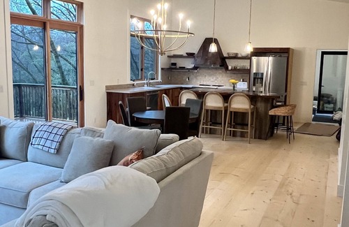 Colfax House | Un-Plug in a Peaceful Woodland Setting