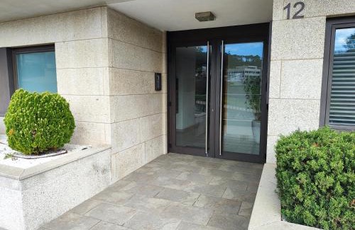 Dean Pequeno Apartment | Un rincón con vistas a la Ría, playa y parking.