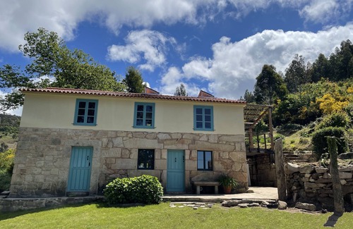 Barona Cottage | UNA RARA AVIS - solar house with sea views