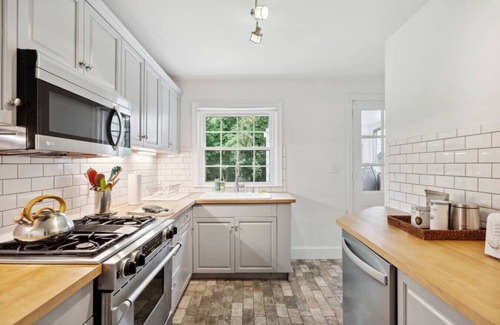 North Buckhead Cottage | Unbeatable Location: Northside, St Joe & Oglethorpe