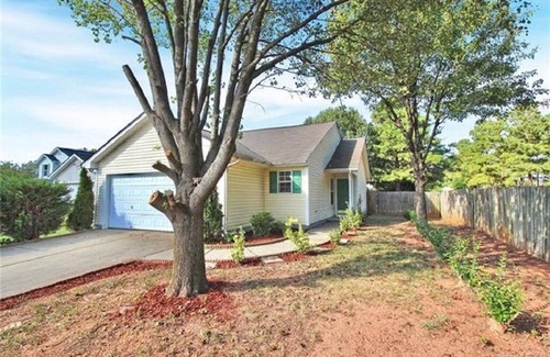 Hidden Valley House | UNCC Ranch - a walk to the Light Rail