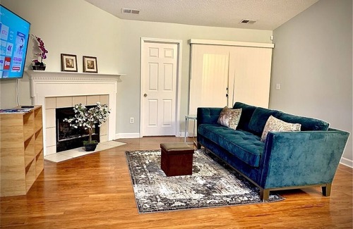 Hidden Valley House | UNCC Ranch - a walk to the Light Rail