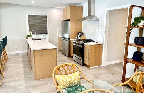 La Porte House | UncleLarry's LakePlace, Hot Tub