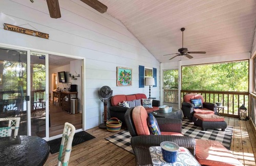 Martin House | Uncork, Unwind & Relax @ our Lake Front Cottage