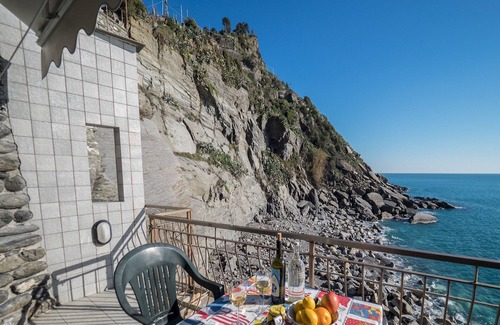 Vernazza Apartment | Unda de Ma Sea View Terrace Apartment