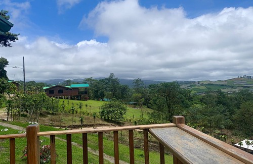 Angeles Sur Cabin | UNDER CONSTRUCTION FOR UPGRADES AVAILABLE NEXT YEAR