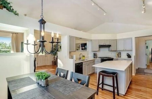 Castle Rock House | Under the Castle ROCK
