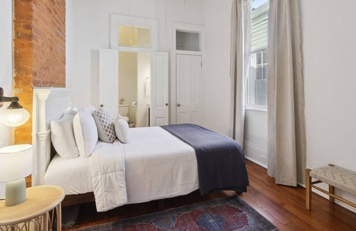 Garden District House | Under The Oaks 1 - NOLA 2BR/1BA