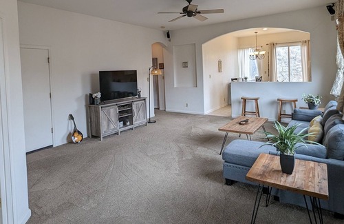 Northwest Reno House | Under1 hour from Mt. Rose and ALL of Tahoe's Ski Resorts/15 Min. to DT Reno!!