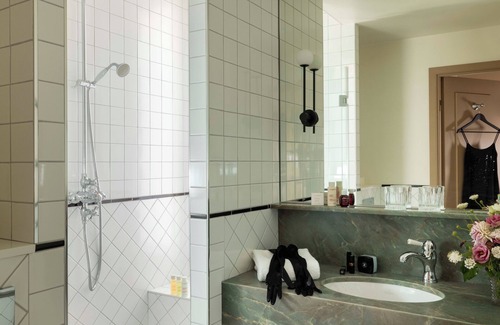 Arts-et-Metiers Hotel | UNE AUTRE CHAMBRE