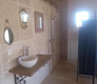 Trouillas House | une halte templière