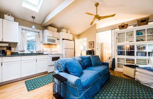 Union Pier Cottage | UNION PIER COTTAGE CLOSE TO BEACH AND DOWNTOWN!