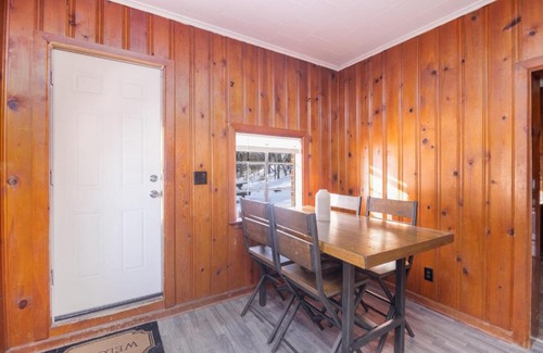 Des Moines House | Unique 1 Bedroom Home With Large Backyard