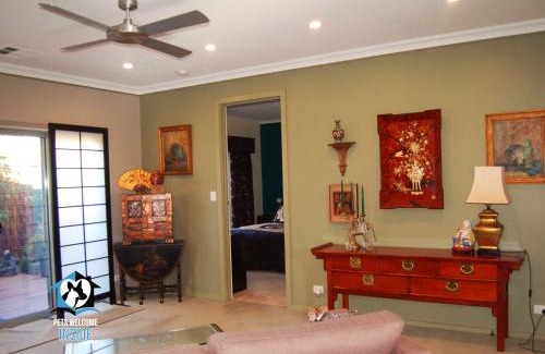 Victor Harbor House | Unique 2Bed Home 100M to Beach