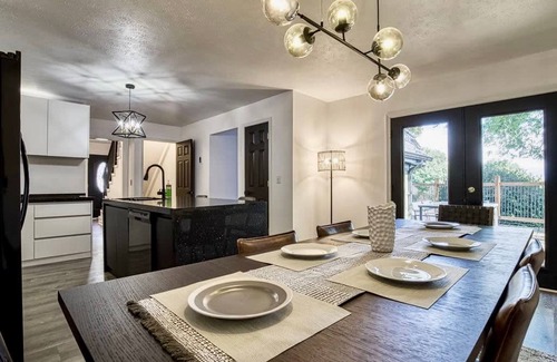 Kodak Apartment | Unique 4bed 3bath A-frame