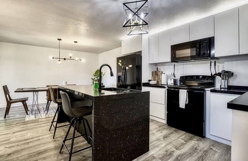 Kodak Apartment | Unique 4bed 3bath A-frame