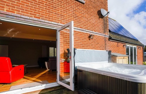 Ipswich House | Unique 5BD Farm House Perfect for Relaxing