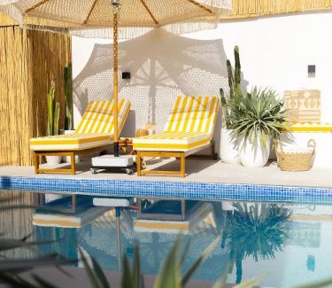 Jumeirah Apartment | Unique Beachside Studio, Shared Pool & Burj Khalifa View!